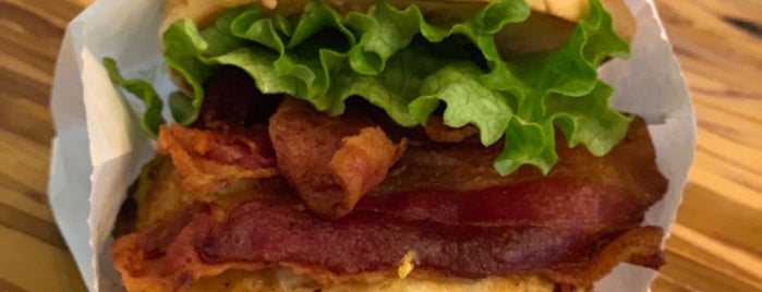 BurgerFi is one of Locais curtidos por Robert.