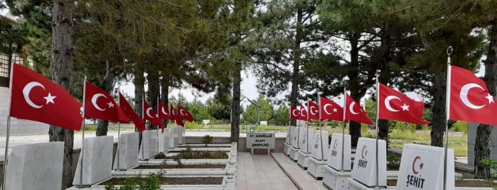 Giresunlular Şehitliği is one of Tempat yang Disukai Yalçın.