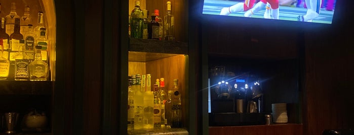 Harry's Grill Prime Steakhouse & Raw Bar is one of Gespeicherte Orte von Kimmie.