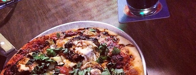 Puget Sound Pizza is one of Locais salvos de Brent.