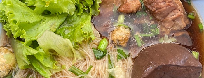 ก๋วยเตี๋ยวหมูตุ๋นลำไย (เวียงยอง) is one of Favorite Food.