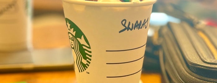 Starbucks is one of Damodar 님이 좋아한 장소.