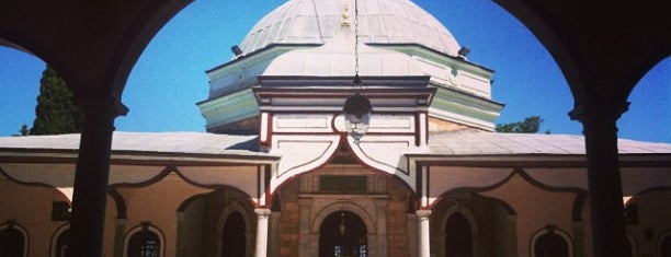 Emir-Sultan-Moschee is one of Orte, die Gökhan gefallen.