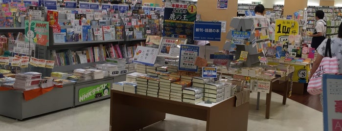 リブロ 鴻巣店 is one of 書店.