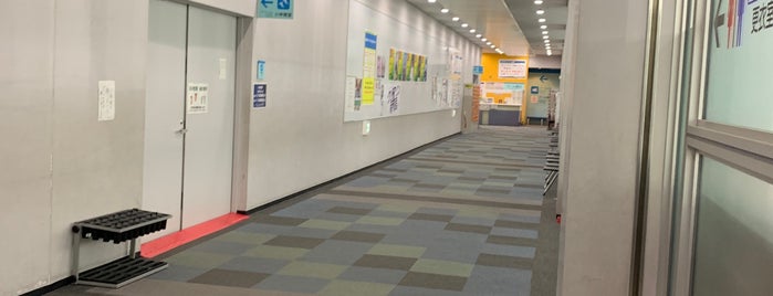 新宿コズミックスポーツセンター プール is one of 公営プール.