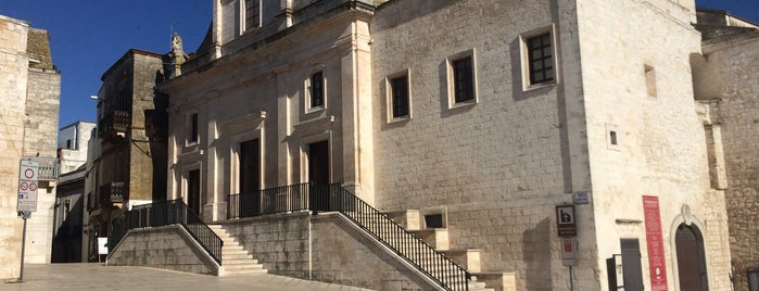 Chiesa Matrice di San Nicola cisternino is one of Lugares favoritos de Vito.