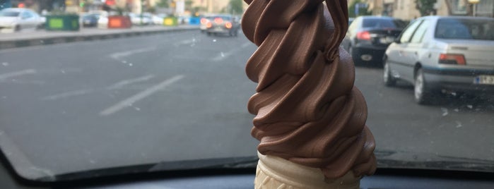 Tarasht Ice Cream | بستنی سنتی طرشت is one of Hourie 님이 저장한 장소.
