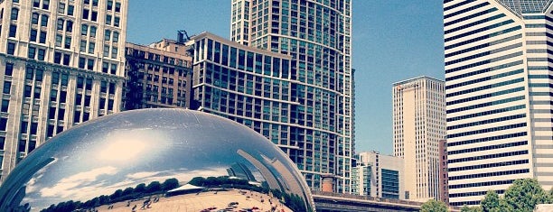 Cloud Gate by Anish Kapoor (2004) is one of Chicago.