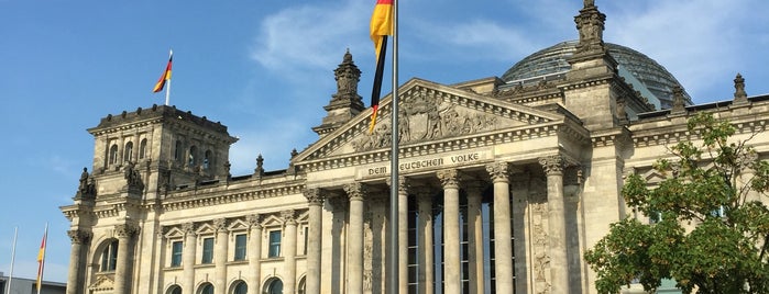 Reichstag is one of Orte, die Felipe gefallen.