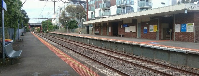 Darebin Station is one of Macleod to City.