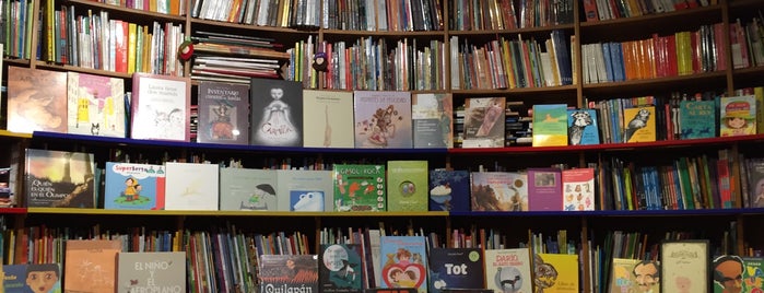 Librería Sur is one of Lugares favoritos de Valeria.