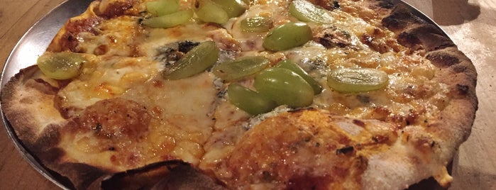 Cancino Pizza is one of Locais curtidos por Valeria.