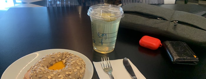Starbucks is one of Bilalさんのお気に入りスポット.
