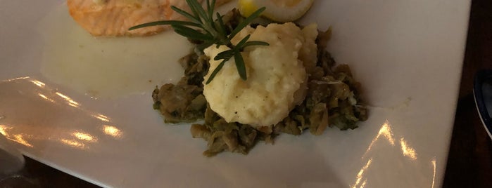 Caruso's Fine Italian Dining is one of Posti che sono piaciuti a Mark.