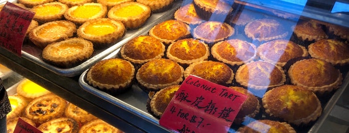 New Flushing Bakery is one of Lugares favoritos de David.
