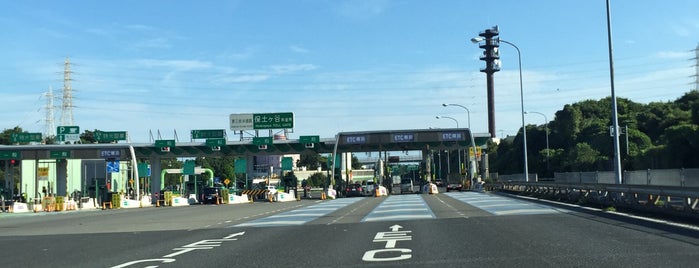 保土ヶ谷料金所 is one of 高速道路.