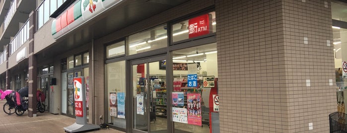 サンクス 足立梅田五丁目店 is one of コンビニ.