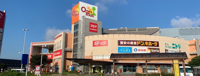 One's mall is one of ショッピング 行きたい.