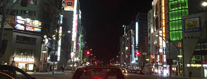 Uenohirokoji Intersection is one of Locais curtidos por Teresa.