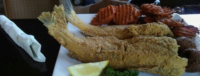 The Fish Market Restaurant is one of Locais curtidos por Bruce.