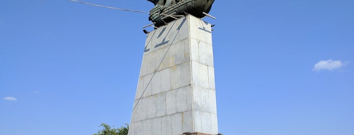 Памятник первым корабелам is one of Kherson.