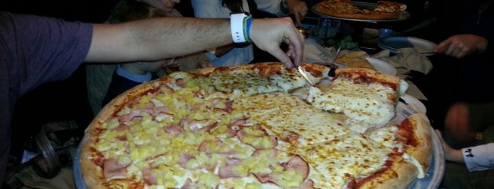 The Pie Pizzeria is one of Lugares favoritos de Joe.