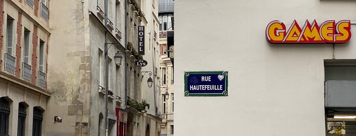 Rue Hautefeuille is one of Quartier latin.