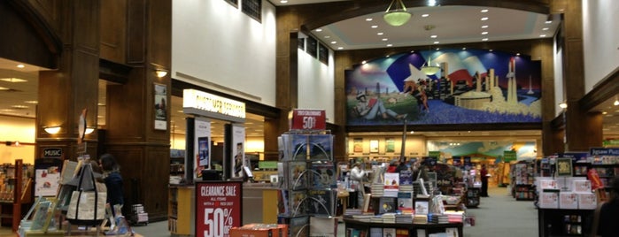 Barnes & Noble is one of TopSpots for Geeks in Houston.