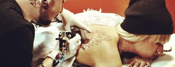 FAT PIG Tattoo is one of Lugares favoritos de Andrew.