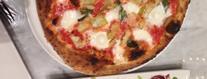 800 Degrees Pizza is one of Tempat yang Disimpan Colleen.
