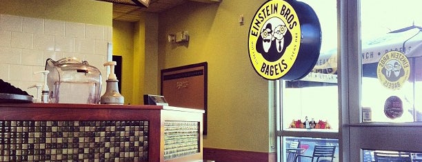 Einstein Bros Bagels is one of Estevanさんのお気に入りスポット.