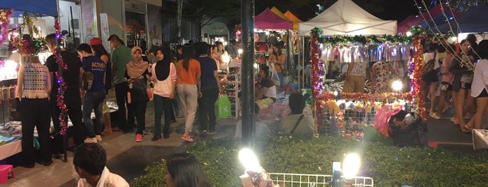 Phuket Indy Market is one of Lieux qui ont plu à Onizugolf.
