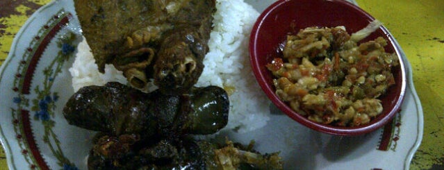 Bebek Goreng Cak Yudi Sayang Anak is one of Nasi Bebek di Surabaya.