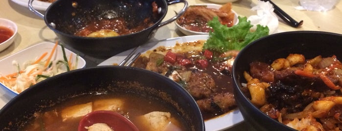 Haengbok Korean Restaurant is one of Wisata Kuliner Samarinda.