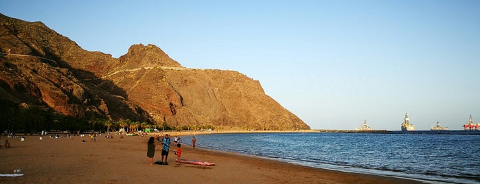 Playa de Las Teresitas is one of สถานที่ที่ El Duende del Parque ถูกใจ.