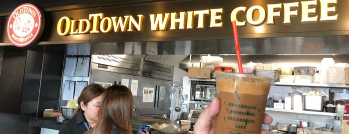 Old Town White Coffee is one of Lieux qui ont plu à Shank.