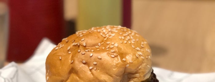 8 Cuts Burger Blends is one of Tempat yang Disukai Shank.