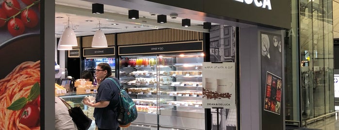 Dean & Deluca is one of Shankさんのお気に入りスポット.