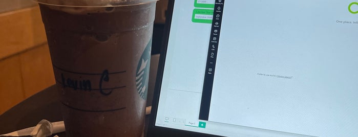 Starbucks is one of Edzelさんのお気に入りスポット.