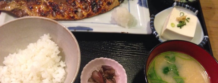 季節料理 越後家 is one of Tsukiji Lunch Spots.