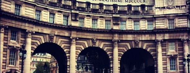 Admiralty Arch is one of London.