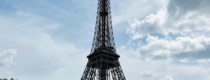 Batobus [Tour Eiffel] is one of Paris.