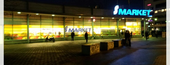 S-market is one of Locais curtidos por Dmitriy.