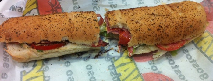 Subway is one of Lugares favoritos de Luccia Giovana.