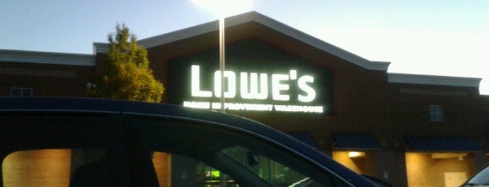 Lowe's is one of Locais curtidos por Duies.