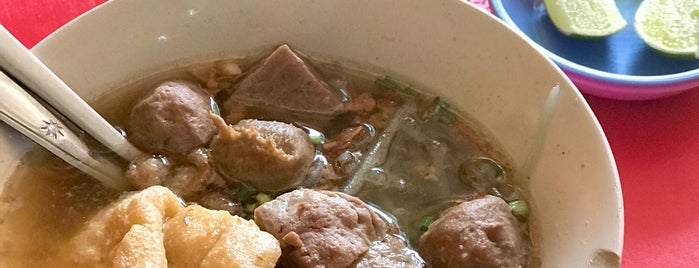 Bakso Pak Kus is one of Favourite Culinary In Surabaya.