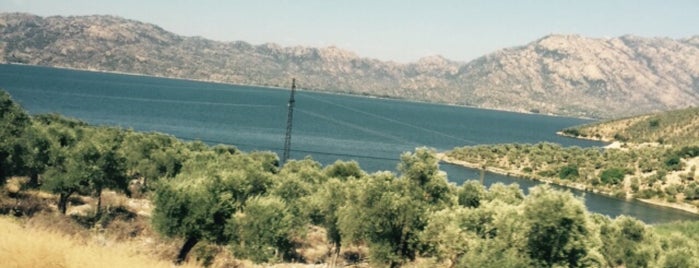 Lake Bafa is one of Orte, die Arzu gefallen.