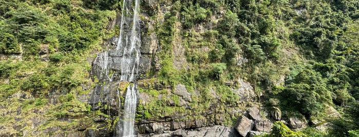 Wulai Waterfall is one of สถานที่ที่ Lasagne ถูกใจ.