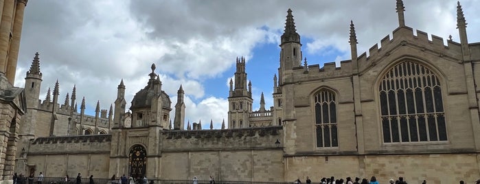 All Souls College is one of Oxford.