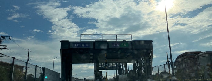 新都心西出入口 is one of 高速道路.